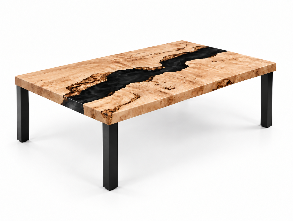 Epoxy kaffebord i lønn med sort epoksy og fire sorte stålben