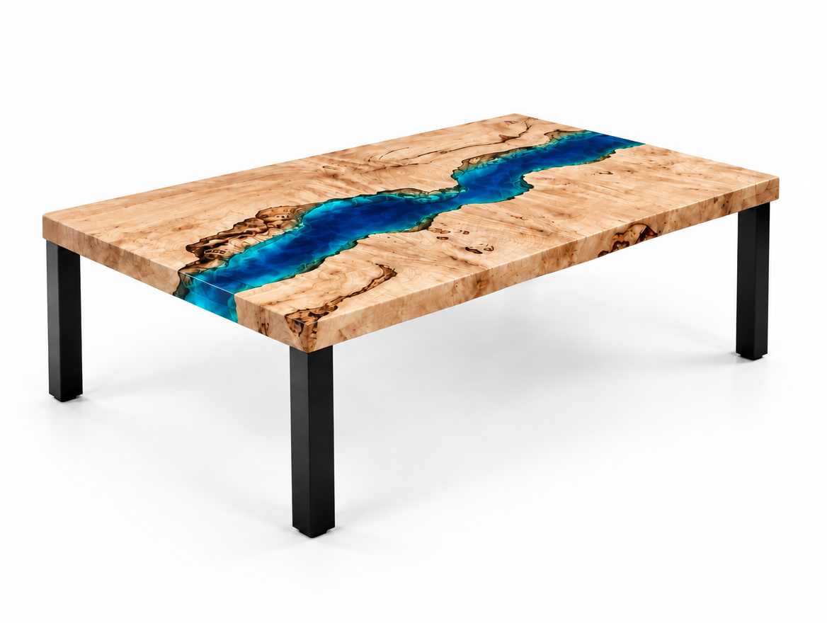 Epoxy kaffebord i lønn med havblå epoksy og fire sorte stålben